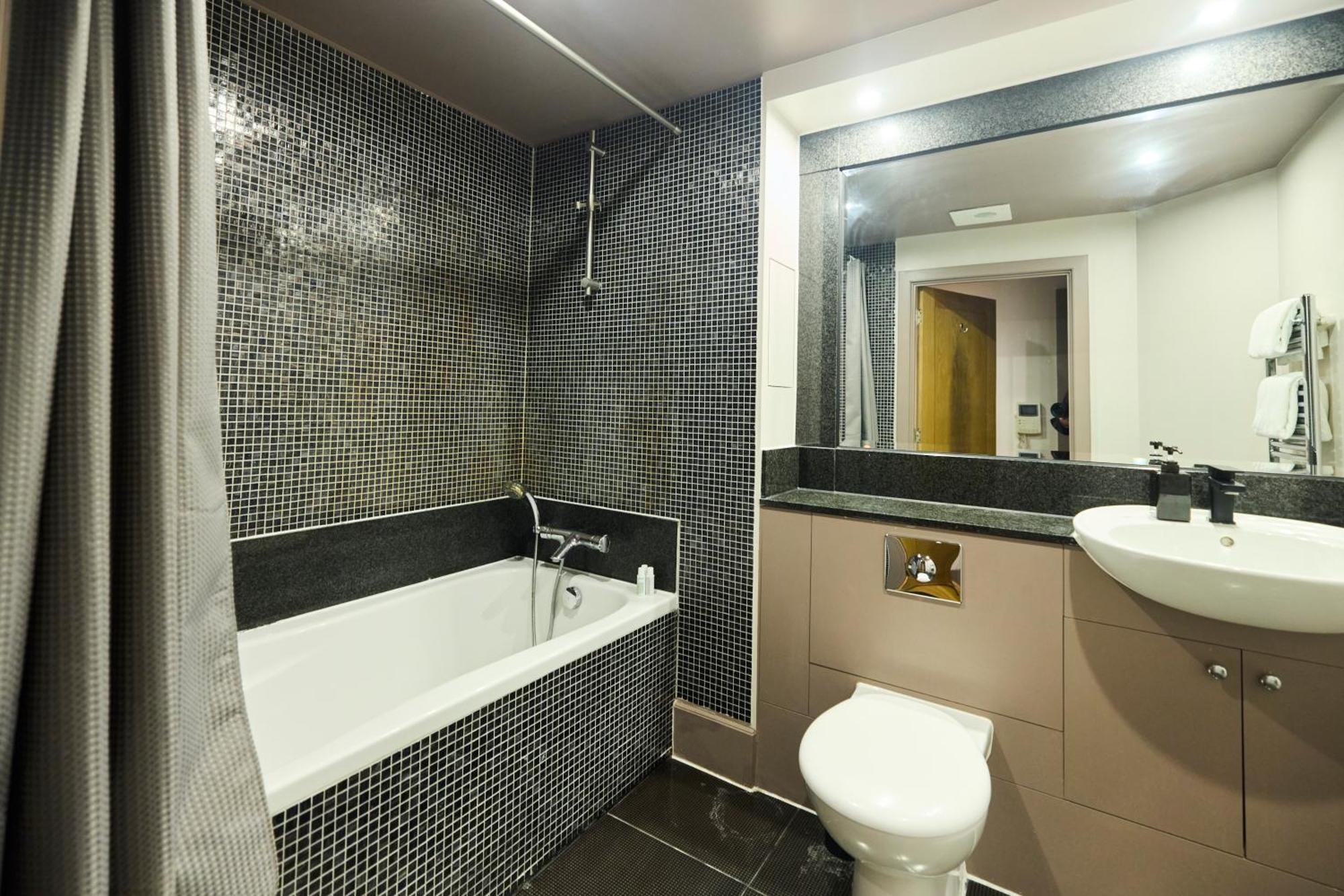 The Vauxhall Hideout - Comfy 2Bdr Flat With Balcony Londra Dış mekan fotoğraf