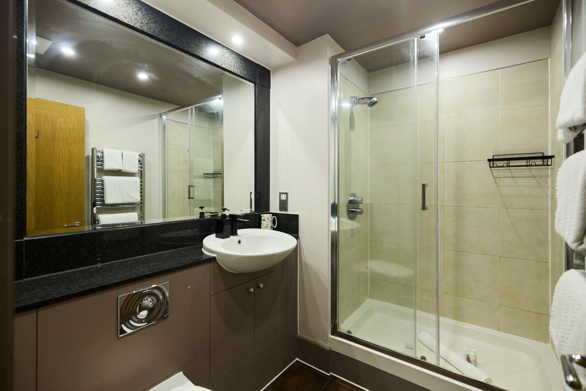The Vauxhall Hideout - Comfy 2Bdr Flat With Balcony Londra Dış mekan fotoğraf