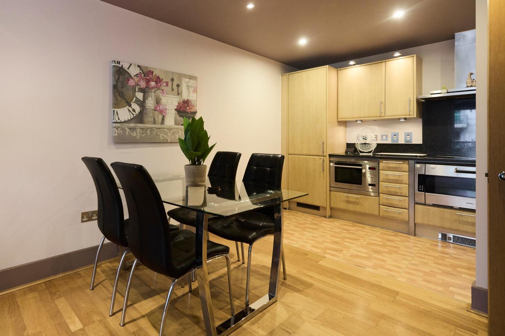 The Vauxhall Hideout - Comfy 2Bdr Flat With Balcony Londra Dış mekan fotoğraf