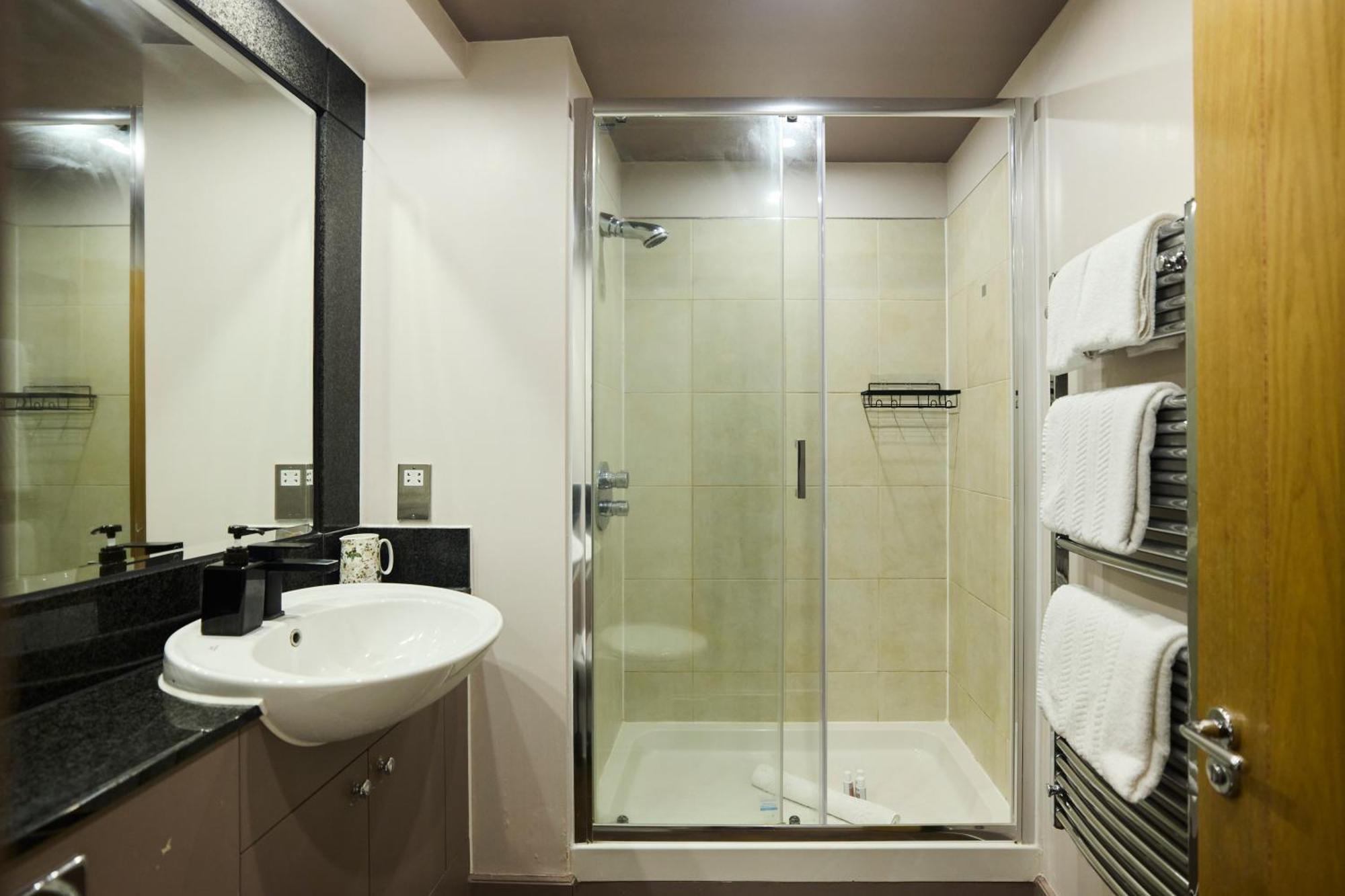 The Vauxhall Hideout - Comfy 2Bdr Flat With Balcony Londra Dış mekan fotoğraf