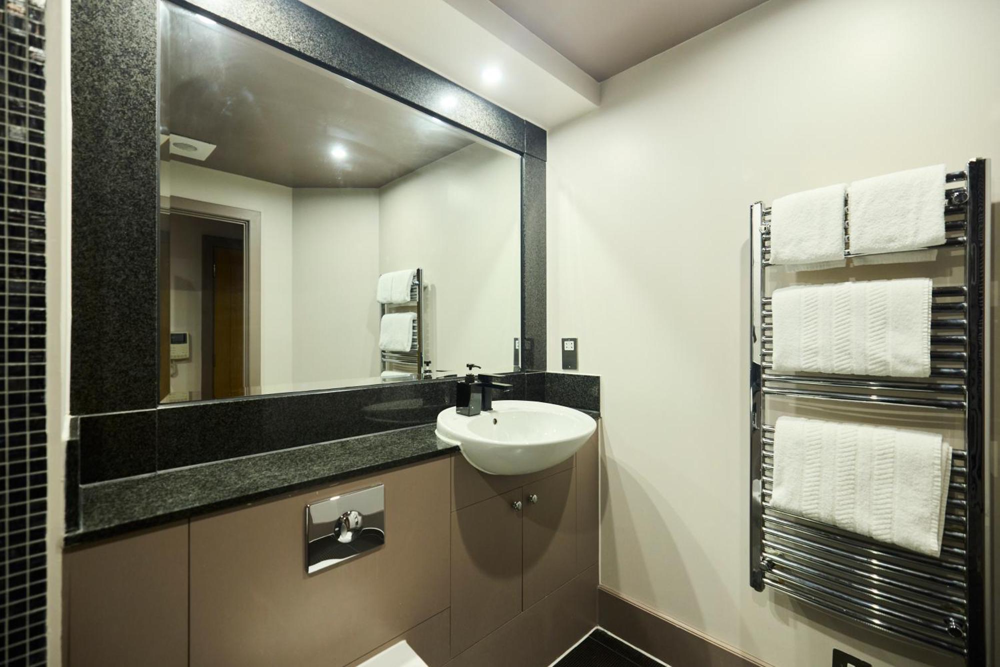 The Vauxhall Hideout - Comfy 2Bdr Flat With Balcony Londra Dış mekan fotoğraf