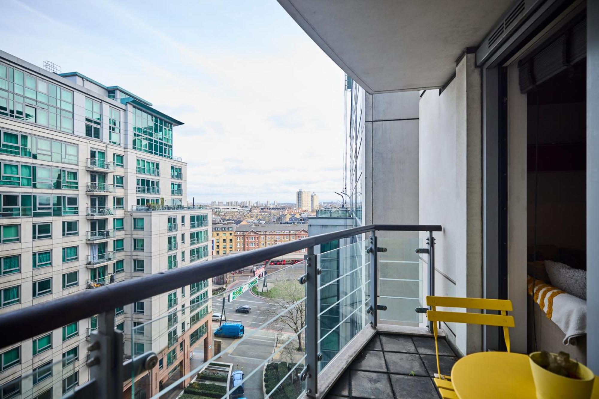 The Vauxhall Hideout - Comfy 2Bdr Flat With Balcony Londra Dış mekan fotoğraf